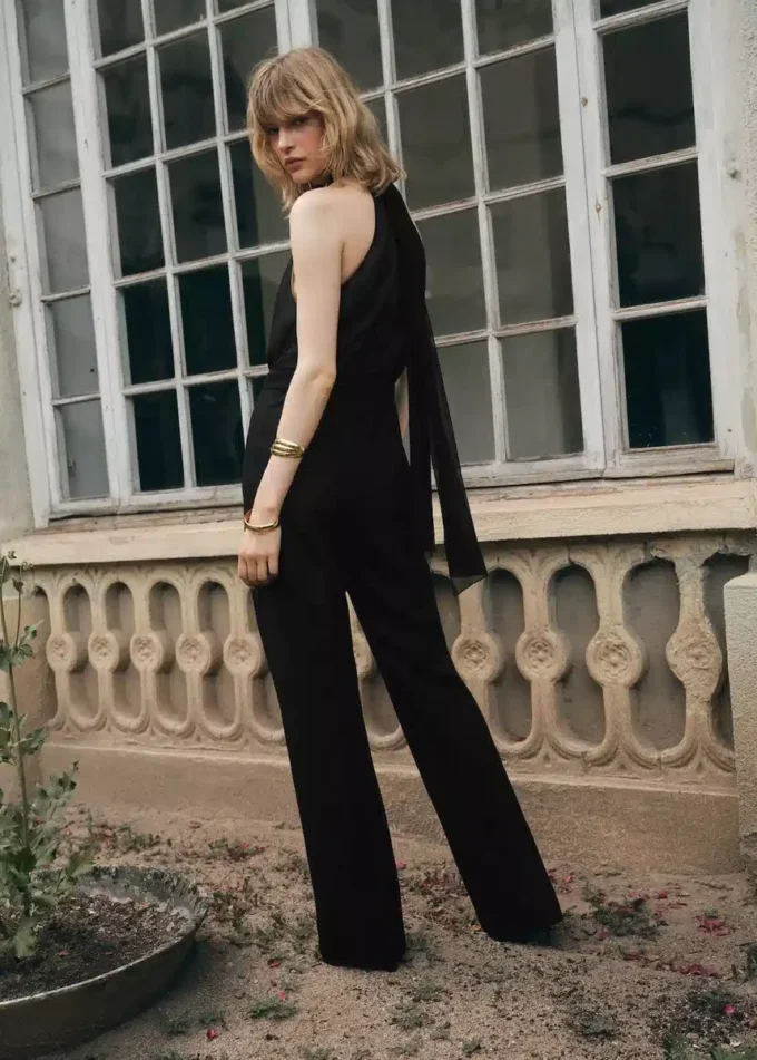Halterneck-Jumpsuit mit Schal