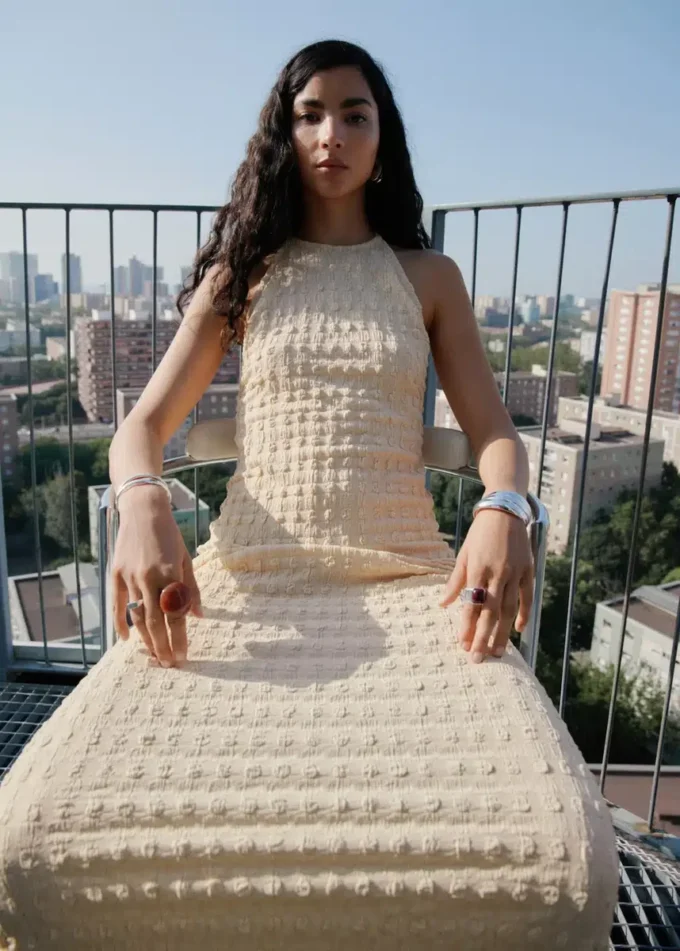 Halterneck-Kleid aus Crêpe Halterneck-Kleid aus Crêpe