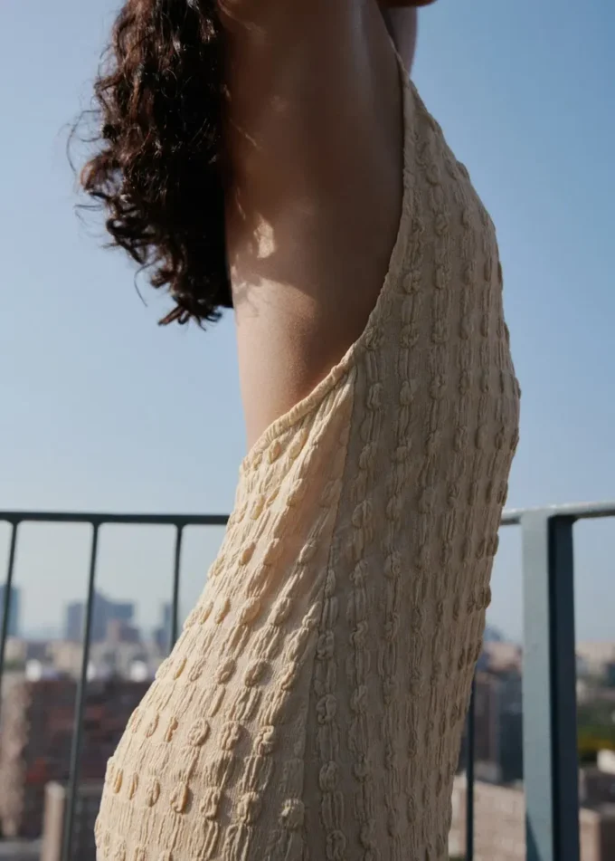 Halterneck-Kleid aus Crêpe Halterneck-Kleid aus Crêpe