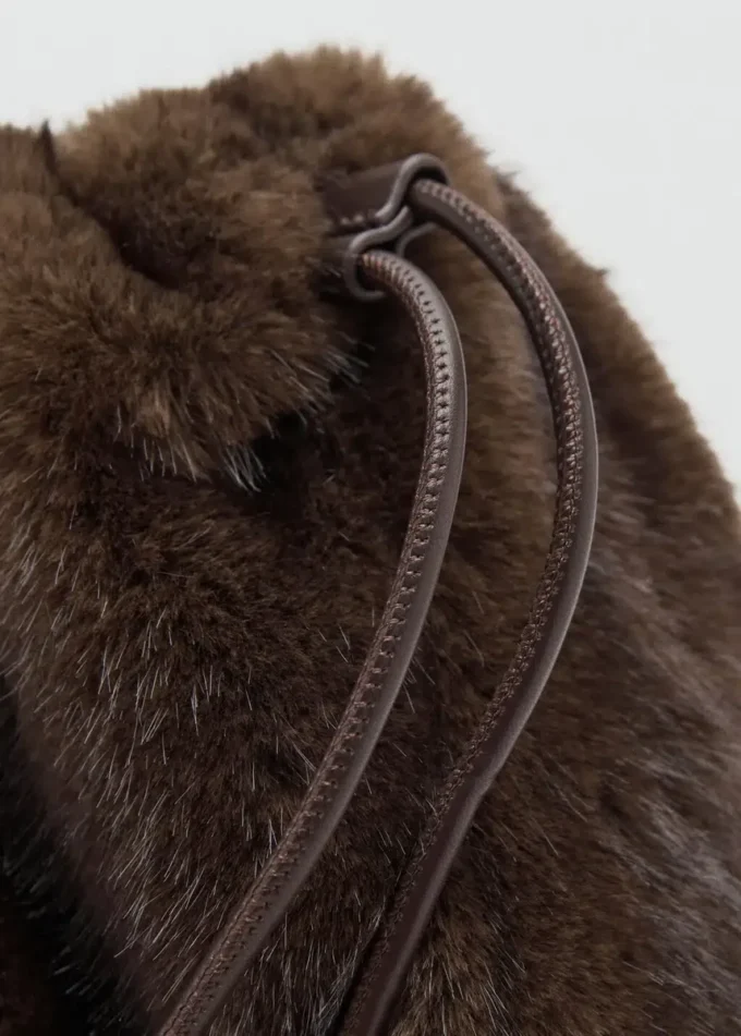 Handtasche aus Kunstfell