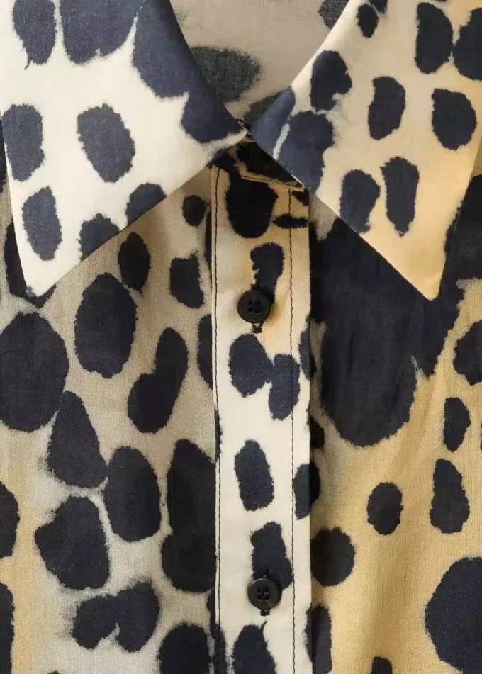 Hemd mit Leopardenmuster und Tasche Hemd mit Leopardenmuster und Tasche