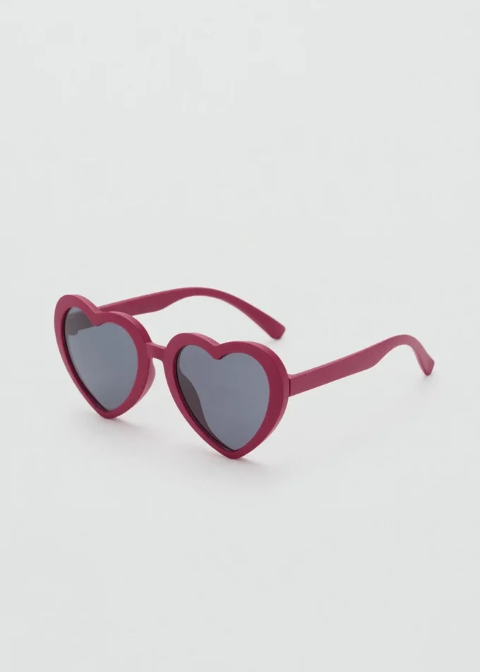 Herzförmige Sonnenbrille