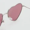 Herzförmige Sonnenbrille