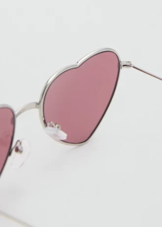 Herzförmige Sonnenbrille