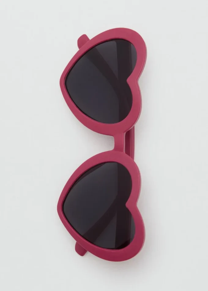 Herzförmige Sonnenbrille