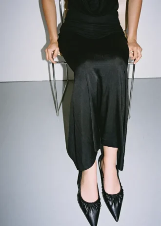 High-Heels mit geraffter Schleife