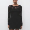 Häkelkleid mit Ausschnitt am Rücken