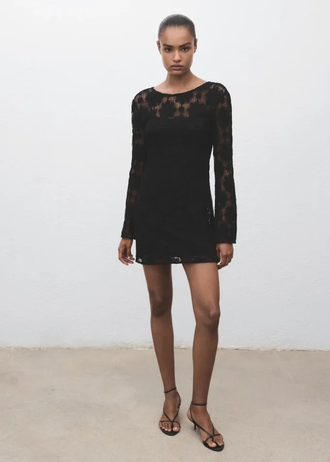 Häkelkleid mit Ausschnitt am Rücken