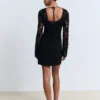 Häkelkleid mit Ausschnitt am Rücken