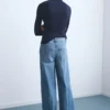 Hoch taillierte Jeans mit weitem Bein