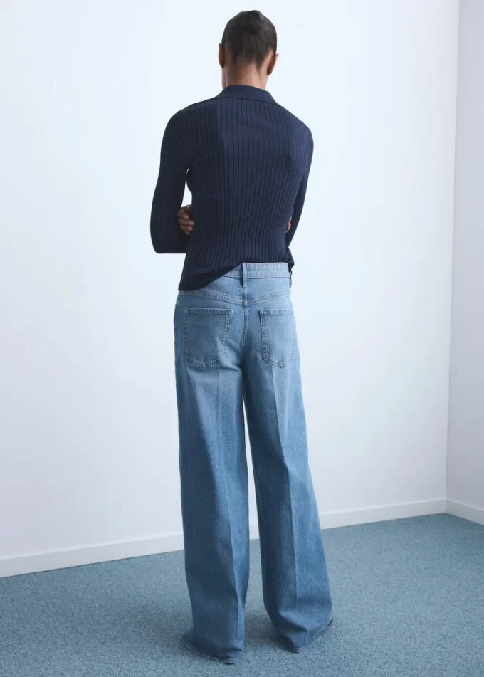 Hoch taillierte Jeans mit weitem Bein