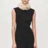 Hochgeschlossenes Kleid mit Rüschen Hochgeschlossenes Kleid mit Rüschen