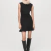 Hochgeschlossenes Kleid mit Rüschen Hochgeschlossenes Kleid mit Rüschen