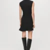 Hochgeschlossenes Kleid mit Rüschen Hochgeschlossenes Kleid mit Rüschen