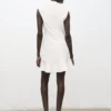 Hochgeschlossenes Kleid mit Rüschen Hochgeschlossenes Kleid mit Rüschen