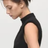 Hochgeschlossenes Kleid mit Rüschen Hochgeschlossenes Kleid mit Rüschen