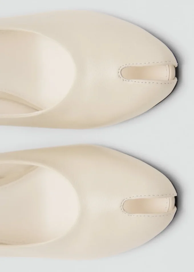 Hochhackige Schuhe aus Leder mit offener Spitze