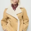 Jacke aus Kunstwildleder mit Lammfellkragen Jacke aus Kunstwildleder mit Lammfellkragen
