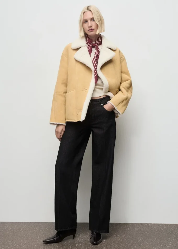 Jacke aus Kunstwildleder mit Lammfellkragen Jacke aus Kunstwildleder mit Lammfellkragen