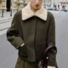 Jacke aus Wollmischgewebe mit abnehmbarem Kragen Jacke aus Wollmischgewebe mit abnehmbarem Kragen