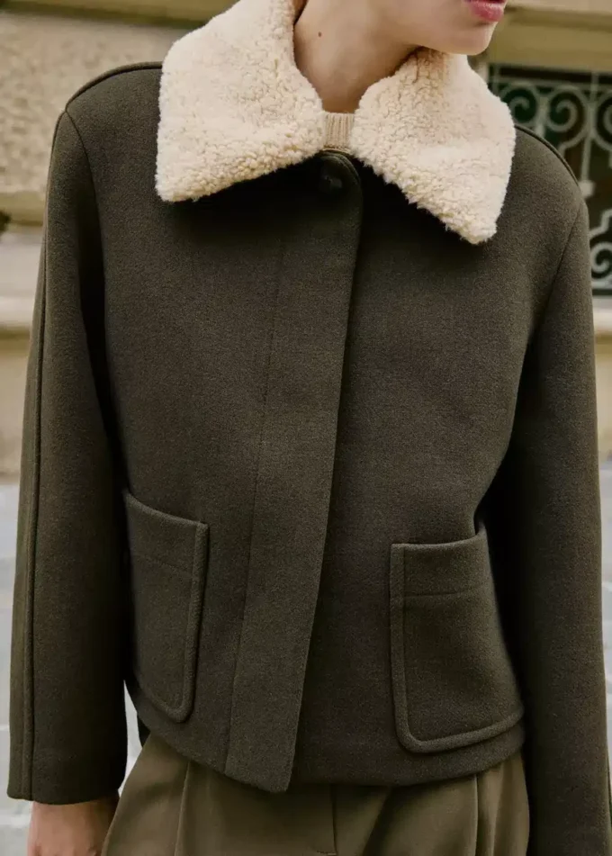 Jacke aus Wollmischgewebe mit abnehmbarem Kragen Jacke aus Wollmischgewebe mit abnehmbarem Kragen