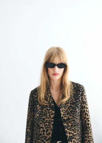 Jacke mit Leopardenmuster und Knöpfen