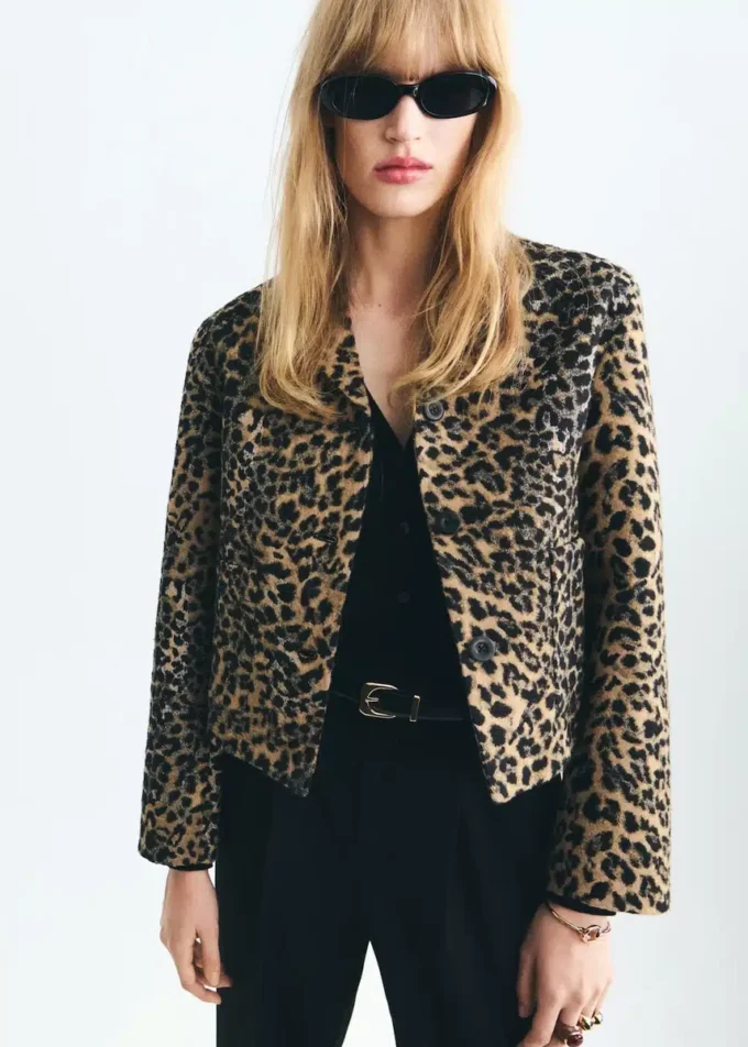 Jacke mit Leopardenmuster und Knöpfen Jacke mit Leopardenmuster und Knöpfen