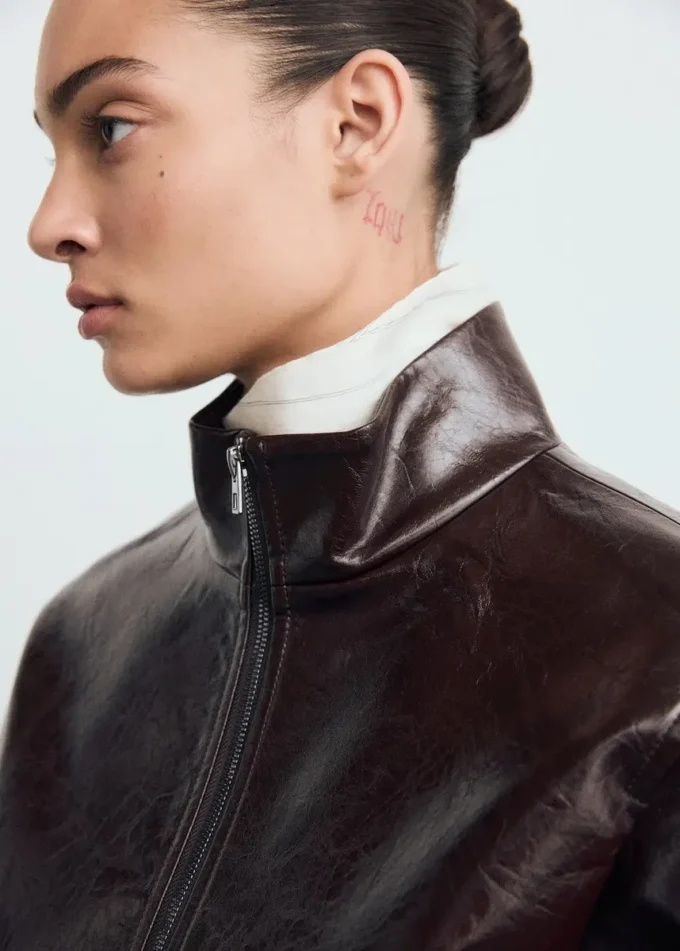 Jacke mit Perkins-Kragenstruktur