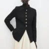 Jacke mit Stehkragen und Schmuckknöpfen Jacke mit Stehkragen und Schmuckknöpfen