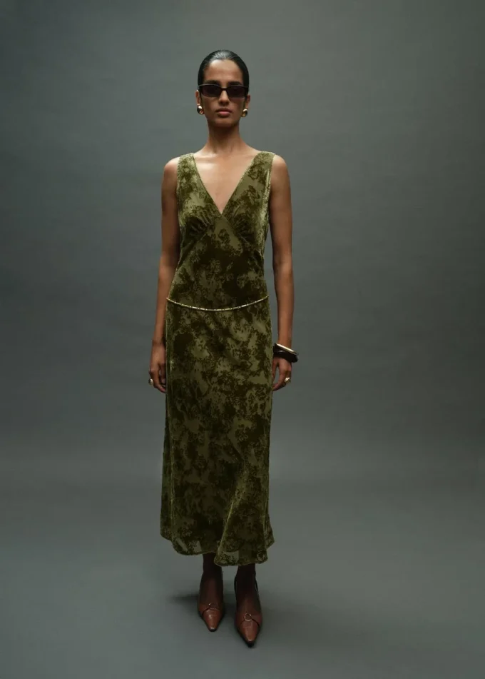 Jacquard-Kleid mit V-Ausschnitt Jacquard-Kleid mit V-Ausschnitt