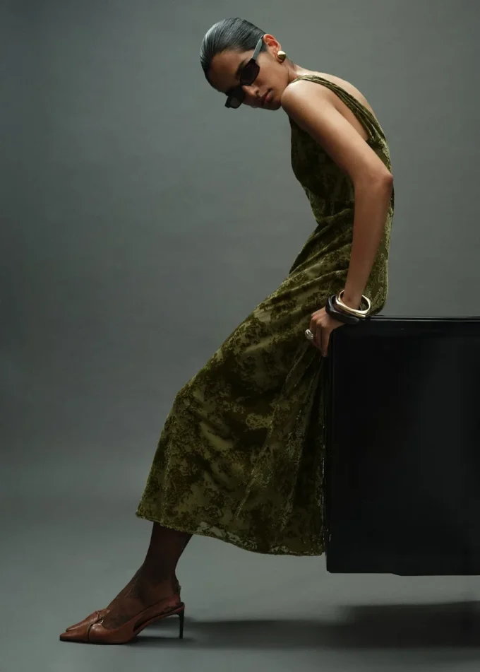 Jacquard-Kleid mit V-Ausschnitt Jacquard-Kleid mit V-Ausschnitt