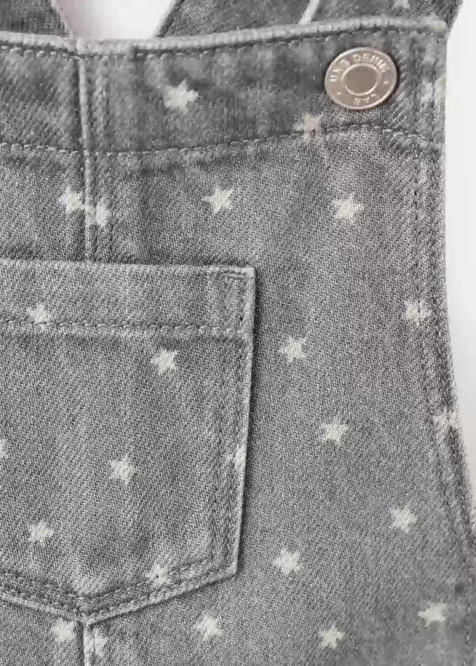 Jeans-Latzhose mit Sternen Jeans-Latzhose mit Sternen