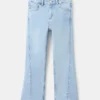 Jeans mit dekorativen Nähten und ausgestelltem Bein Jeans mit dekorativen Nähten und ausgestelltem Bein
