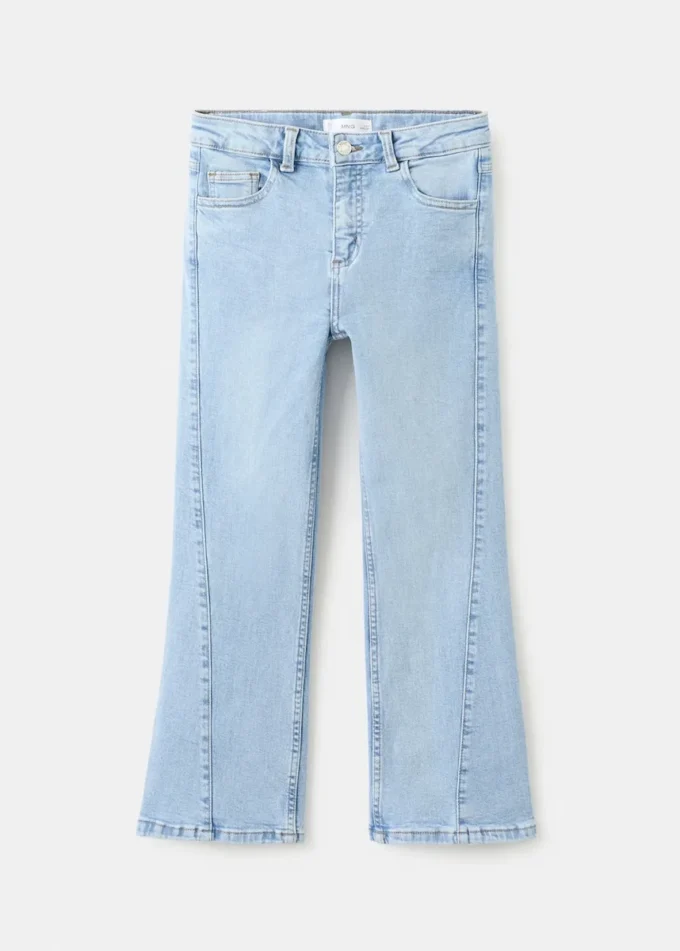 Jeans mit dekorativen Nähten und ausgestelltem Bein Jeans mit dekorativen Nähten und ausgestelltem Bein