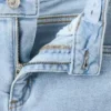 Jeans mit dekorativen Nähten und ausgestelltem Bein Jeans mit dekorativen Nähten und ausgestelltem Bein