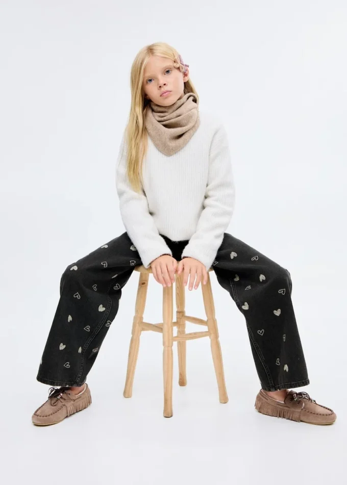 Jeans mit gesticktem Herz Jeans mit gesticktem Herz