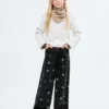 Jeans mit gesticktem Herz Jeans mit gesticktem Herz