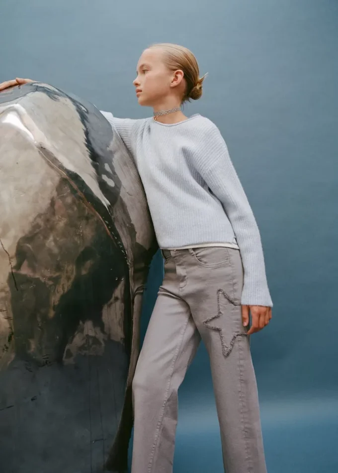 Jeans mit gestickten Sternen Jeans mit gestickten Sternen