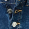 Jeans mit Knöpfen
