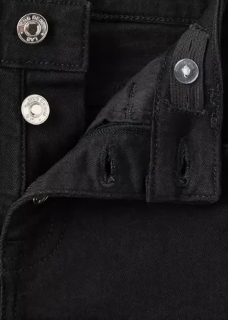 Jeans mit Knöpfen