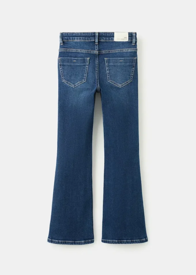 Jeans mit Knöpfen