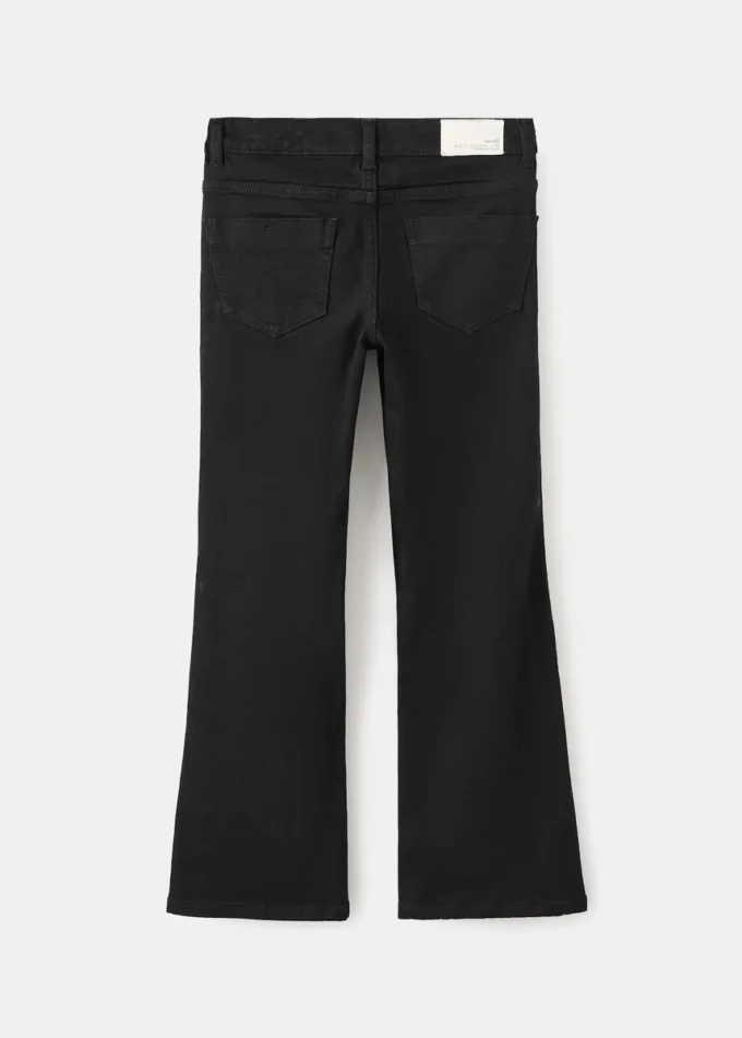Jeans mit Knöpfen