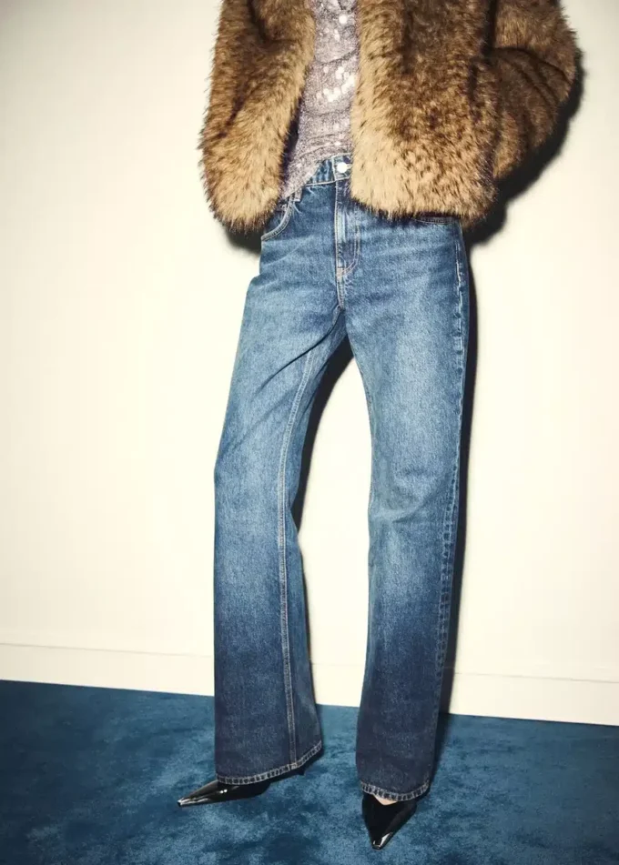 Jeans mit niedriger Leibhöhe und ausgestelltem Bein