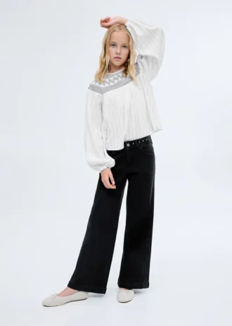 Jeans mit niedriger Taille und Nieten