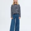 Jeans mit niedriger Taille und Nieten Jeans mit niedriger Taille und Nieten
