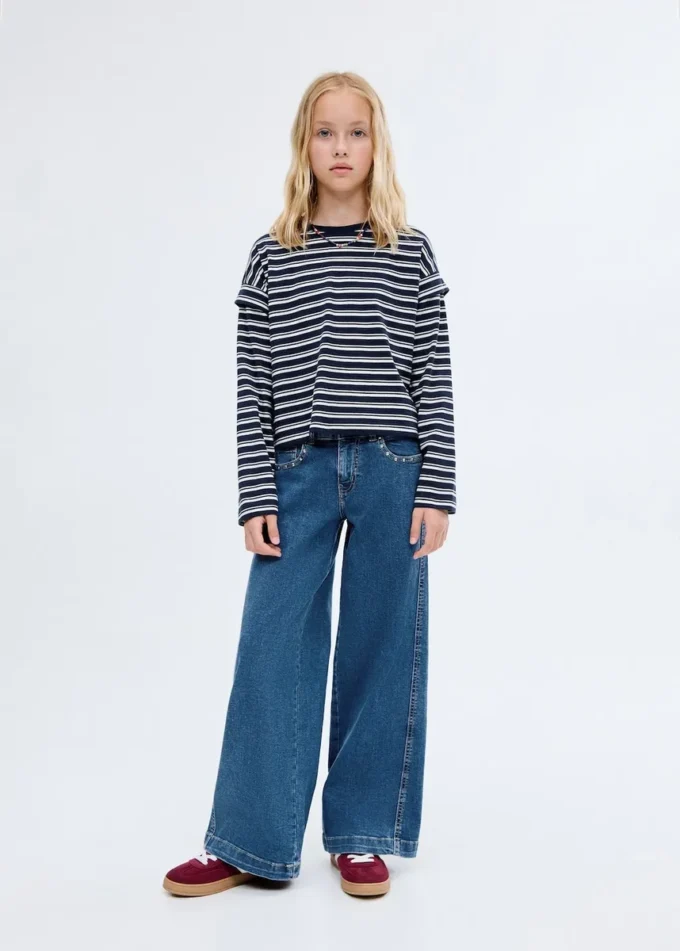 Jeans mit niedriger Taille und Nieten Jeans mit niedriger Taille und Nieten