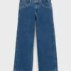Jeans mit niedriger Taille und Nieten Jeans mit niedriger Taille und Nieten