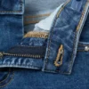 Jeans mit niedriger Taille und Nieten Jeans mit niedriger Taille und Nieten