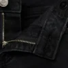 Jeans mit niedriger Taille und Nieten Jeans mit niedriger Taille und Nieten