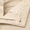 Jeans mit niedriger Taille und Nieten Jeans mit niedriger Taille und Nieten